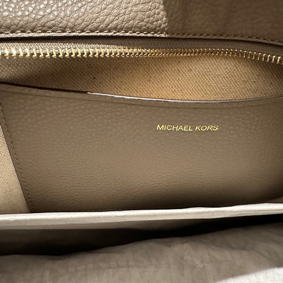 Michael Kors Romee large pebble leather tote NWT in Birch - Picture 9 of 14